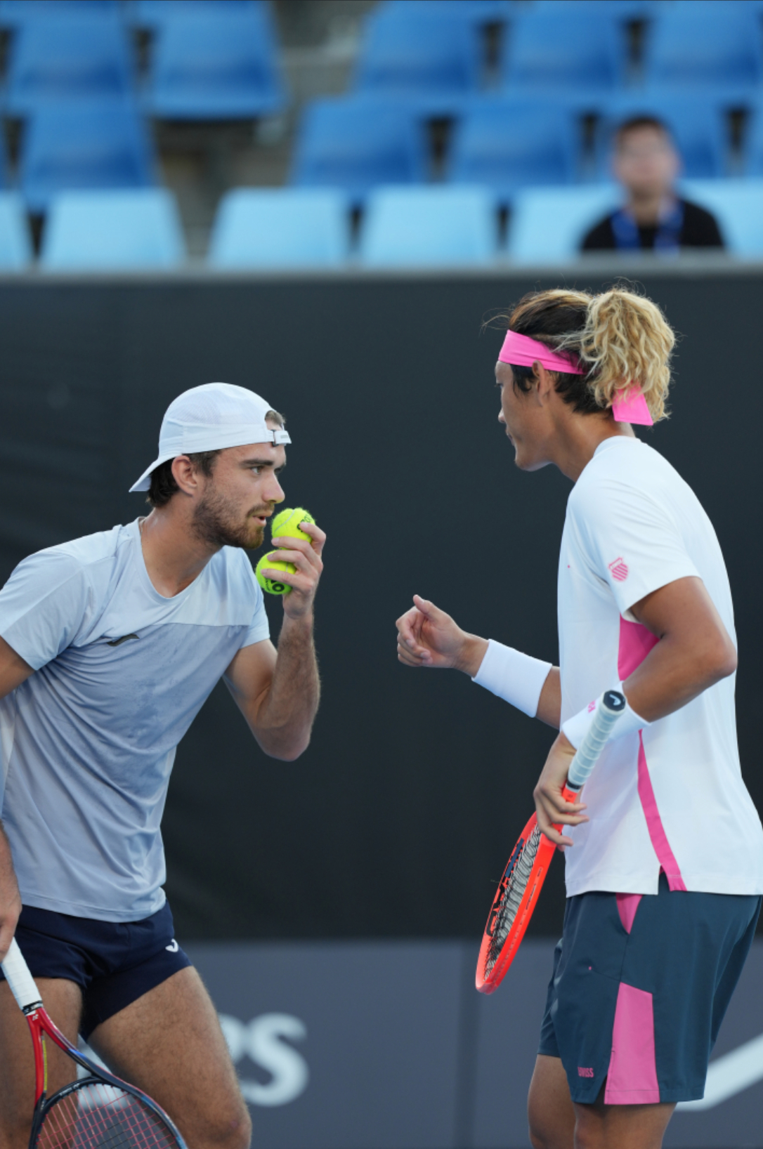 澳大利亚网球队鏖战美国网球队，瓦林卡惊艳世界