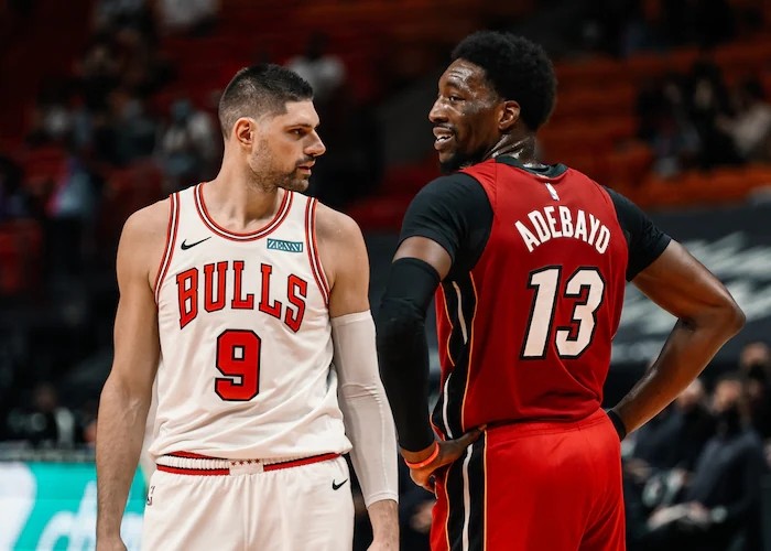 湖人险胜广州队，克莱扛起全队