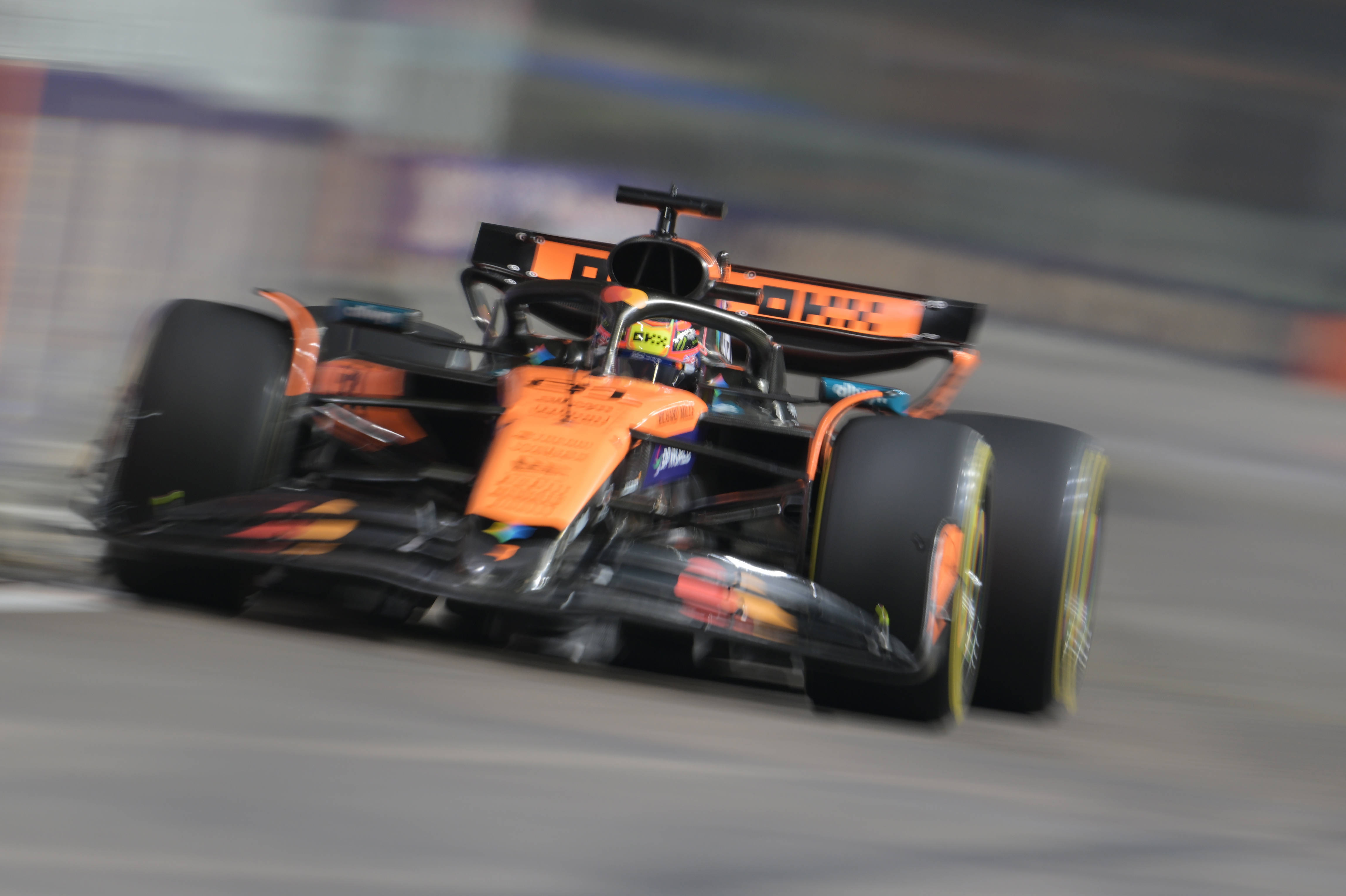 哈斯车队横扫红牛二队，皮亚斯特里统治全场