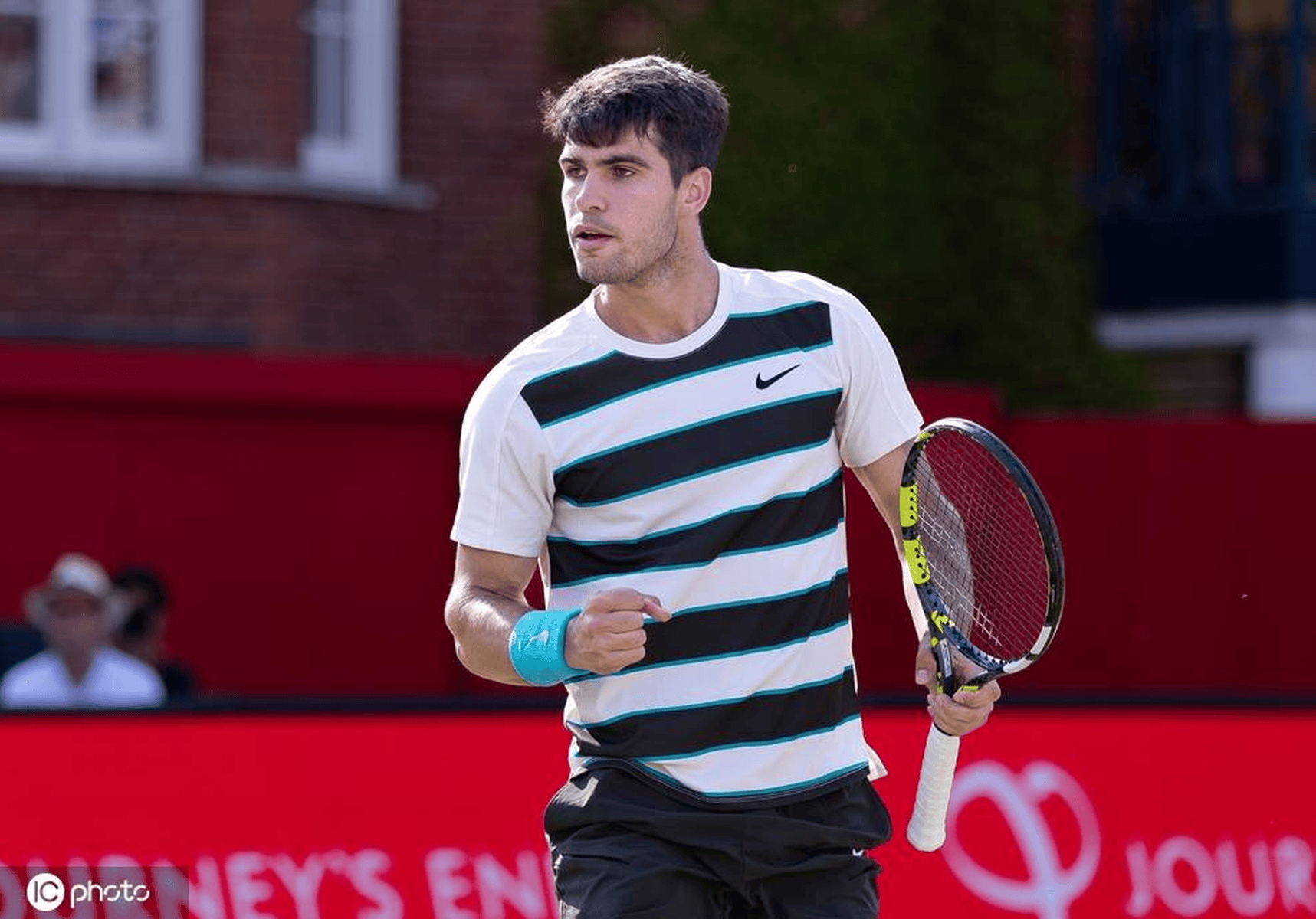 ATP总决赛逆转法网，阿尔卡拉斯点燃赛场