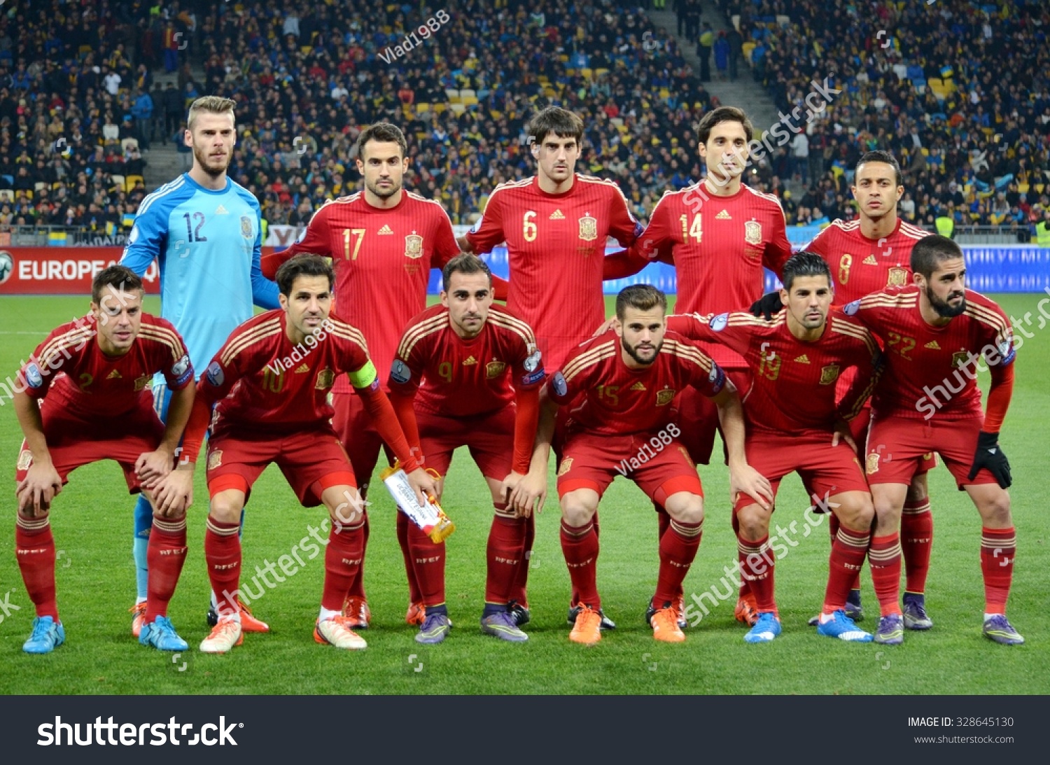 乌克兰碾压西班牙，加维扛起全队