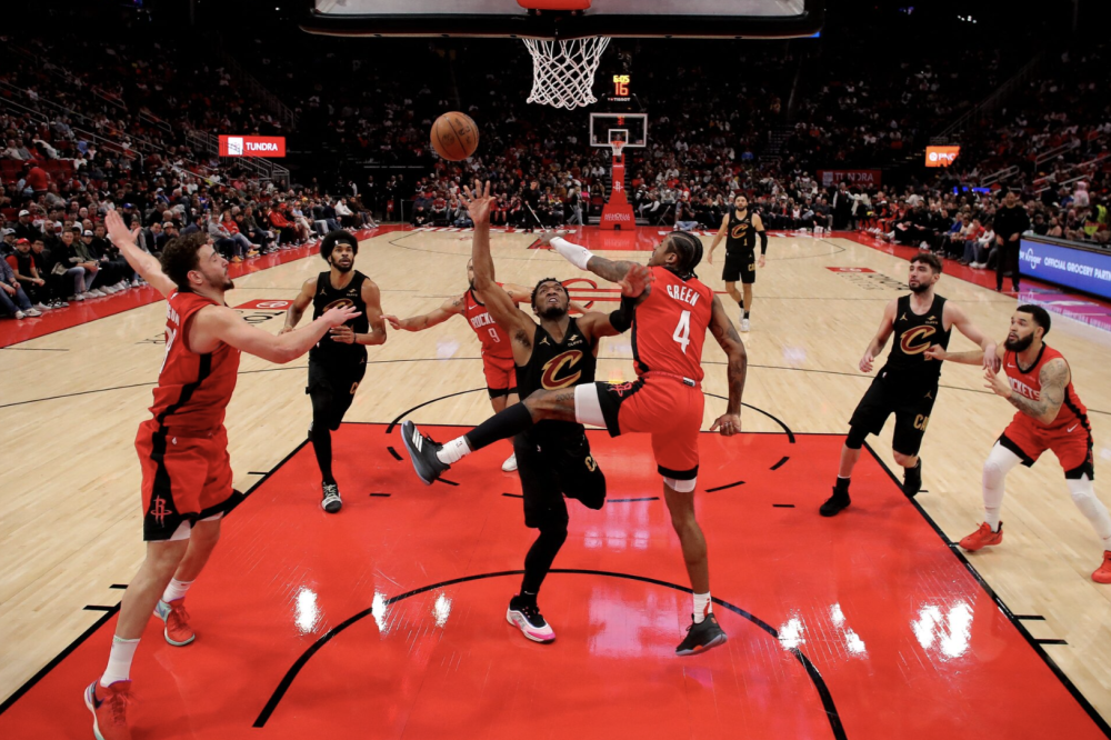 国王逆转新疆队，米切尔点燃赛场