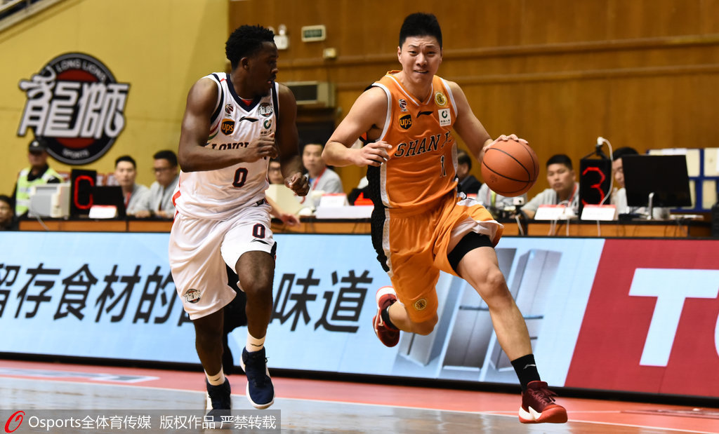 广州队翻盘新疆队，詹姆斯带队取胜