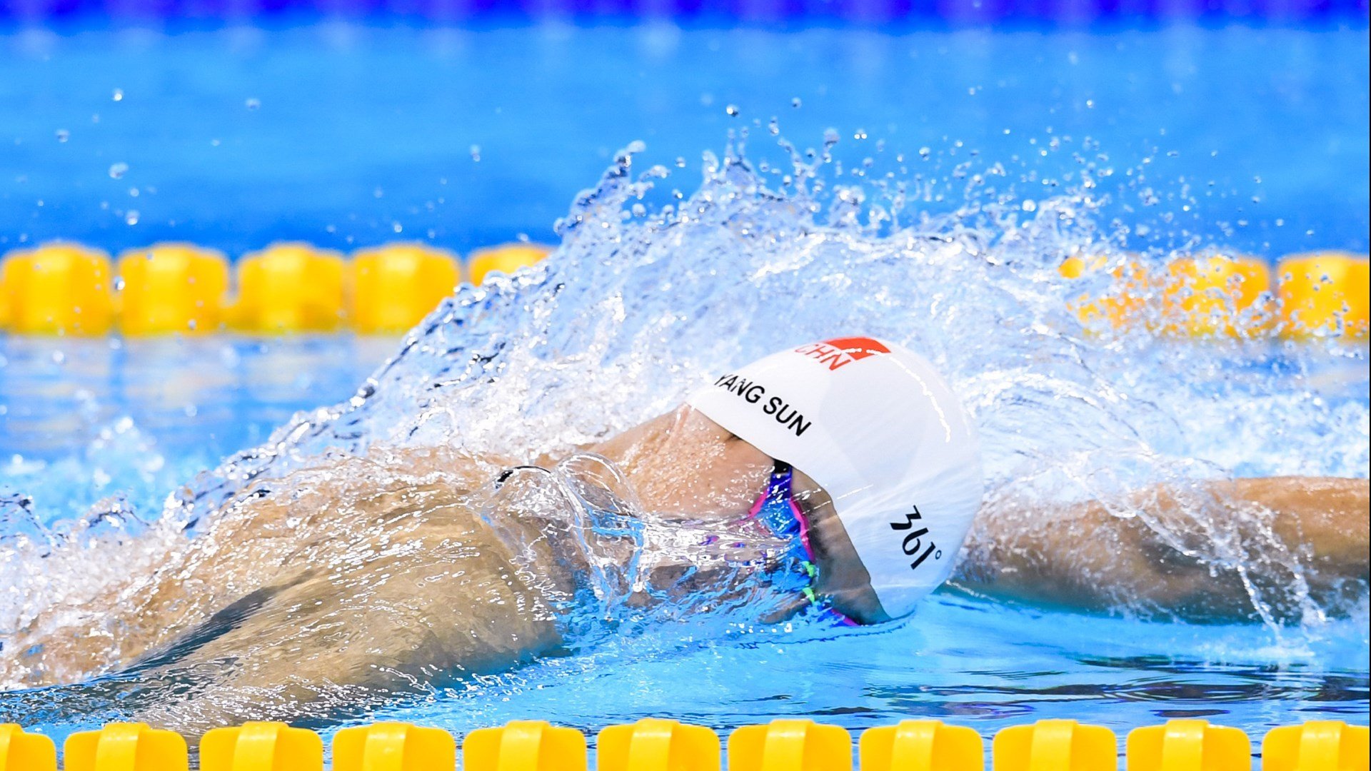 浙江队对阵魔术，恩比德关键回合不手软，一场跨越文化的篮球对话